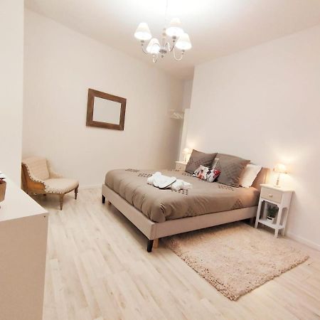 L'Echappee Belle - Terrasse 25M2 - Centre Ville - Lit Queen Size Сен-Кантен Екстериор снимка